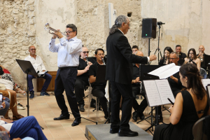 Tropea applaude il Maestro Andrea Giuffredi: grande successo per il concerto dell'Orchestra di Fiati Citt&agrave; di Tropea