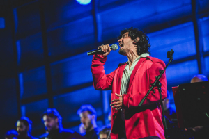 Festival d'Autunno, emozioni e ricordi con il tributo di Pierdavide Carone a Lucio Dalla