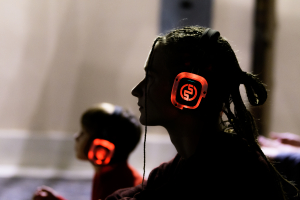 MigraMenti, sabato 24 febbraio al Teatro Comunale di Badolato la performance in cuffia silent system ''Donna che nuota sott'acqua''