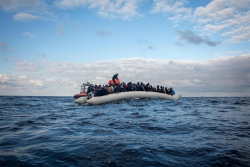 Notte di sbarchi a Crotone: arrivati 140 migranti