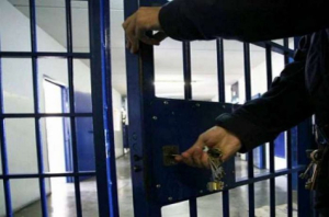 Paola, aggressione in carcere. Aggredito agente