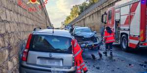 Incidente a Catanzaro: un ferito grave, contusi mamma e figli