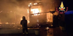 In fiamme stabilimento balneare a Scalea