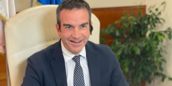 Braccialetto elettronico ai migranti: Occhiuto contro