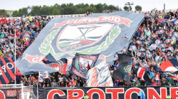 Fumogeno durante Crotone-Turris: Daspo per cinque tifosi