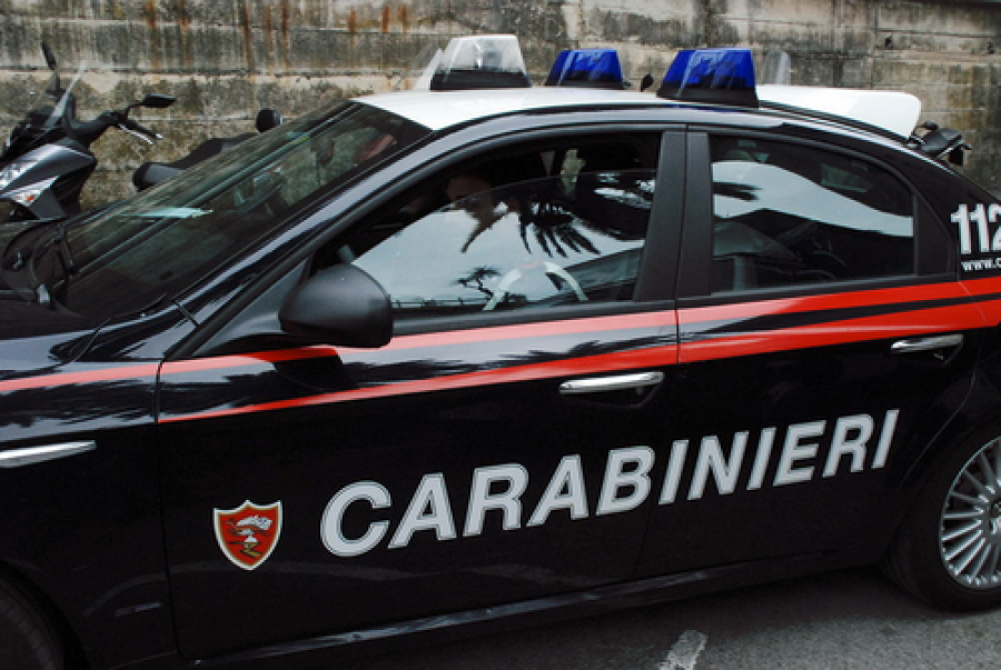 Minacce morte a mamma e nonna, divieto avvicinamento per 37enne