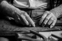 Artigiani in estinzione, un decennio di declino per l'imprenditoria artigianale