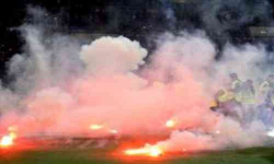 Crotone: fumogeni accesi in curva, Daspo a 5 tifosi del Siracusa