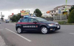Ferito a coltellate mentre &eacute; con figlia nel vibonese