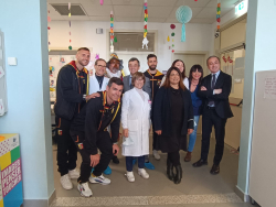 Torna la ''Segreta Congrega degli Scapigliati'' per i piccoli pazienti dell'Oncoematologia Pediatrica di Catanzaro: un momento speciale con Giangurgolo e i giocatori dell'US Catanzaro 1929