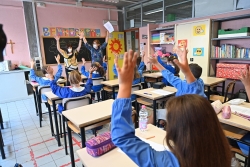Il Covid fa slittare il rientro a scuola, si torna il 10