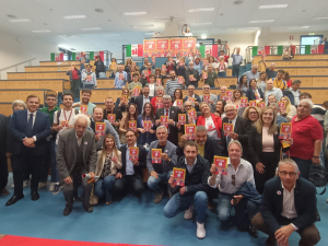 Il segretario generale della Cgil Landini incontra studenti e lavoratori all'Universit&agrave; Magna Graecia: ''Il referendum &egrave; un'opportunit&agrave; per rimettere al centro il lavoro e i diritti''