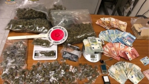 Scoperte piazze di spaccio droga, arresti nel catanzarese