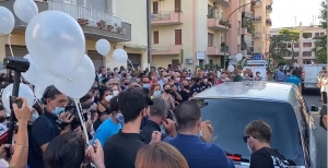 Ieri i funerali di Simona Cavallaro, la giovane uccisa da un branco di cani