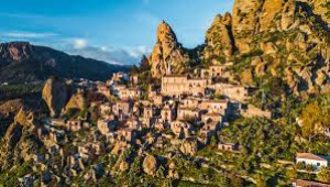 Rivalutare i borghi: Pentedattilo punta sul cineturismo