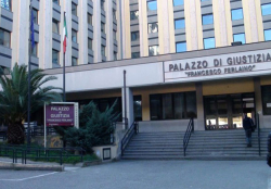 Catanzaro, presunte tangenti: riesame scarcera avvocati coinvolti