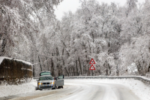 Cade la neve, strade calabresi ingolfate