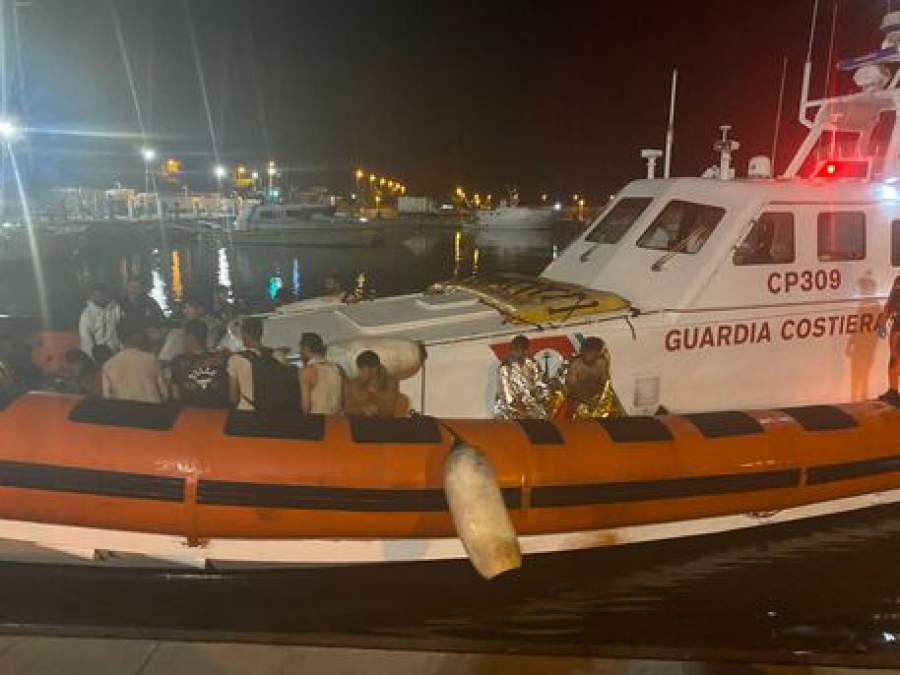 Migranti: nuovo sbarco a Roccella, arrivati in 41