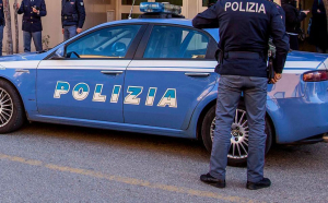 Picchia la moglie, la figlia fa arrivare la polizia