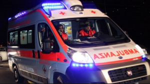 Scontro lungo la Statale 18: quattro ragazzi feriti, uno &egrave; grave