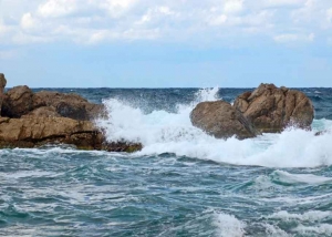 12enne caduto tra gli scogli, soccorso dalla Guardia Costiera