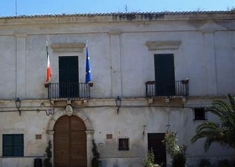 Un minuto di silenzio in Consiglio comunale. Poi si discute di crisi idrica e partecipazioni ex art. 24