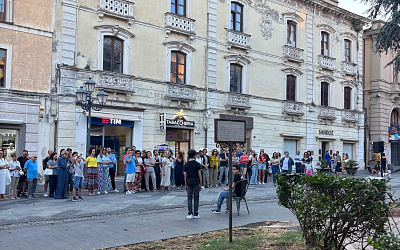 Il teatro ricompone i frammenti di Rotella: ai Giardini Nicholas Green in scena il talento dei giovani