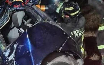 Auto finisce contro un albero, giovane perde la vita nel catanzarese